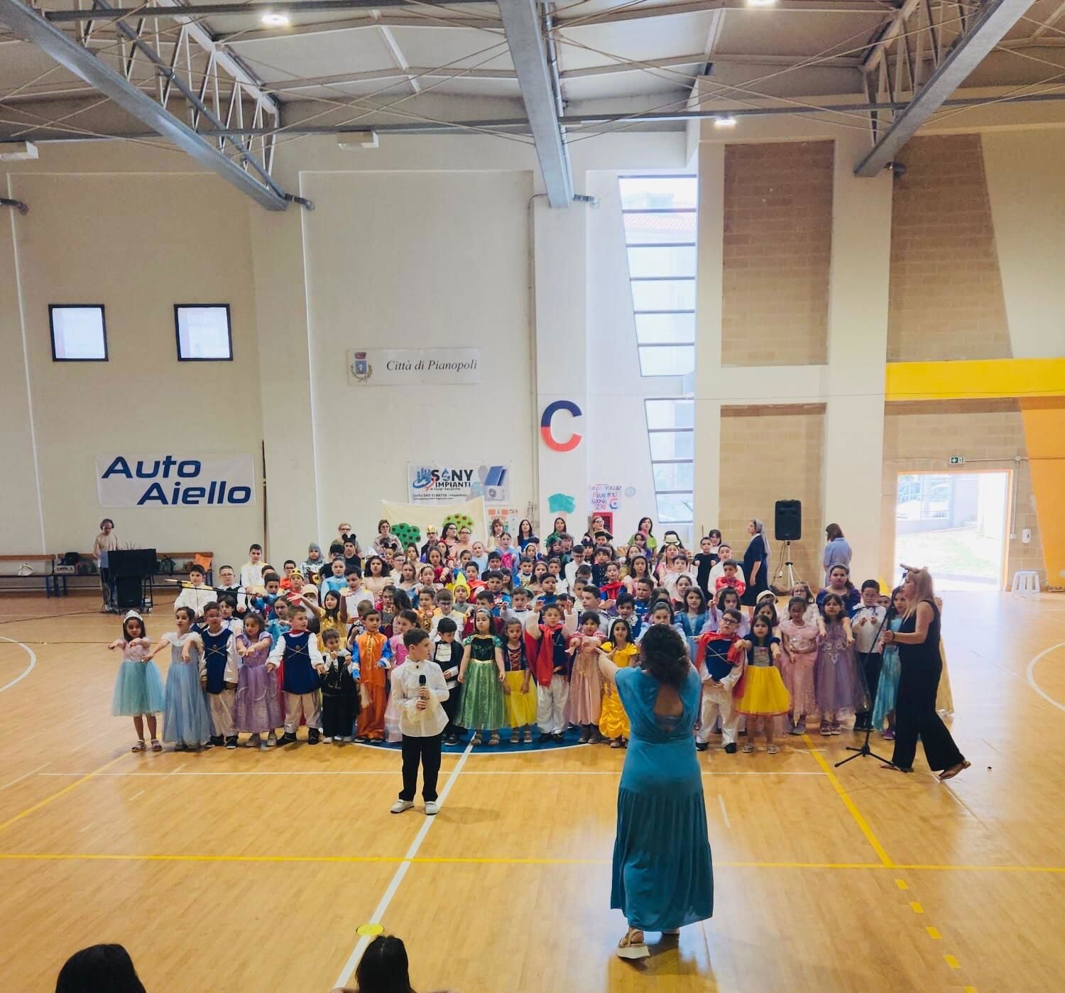 Successo ed emozioni al plesso della scuola Primaria di Pianopoli: i 120 alunni dell’Istituto comprensivo “Gatti-Manzoni-Augruso” incantano con lo spettacolo “Ridateci le nostre fiabe” images Successo ed emozioni al plesso della scuola Primaria di Pianopoli: i 120 alunni dell’Istituto comprensivo “Gatti-Manzoni-Augruso” incantano con lo spettacolo “Ridateci le nostre fiabe”