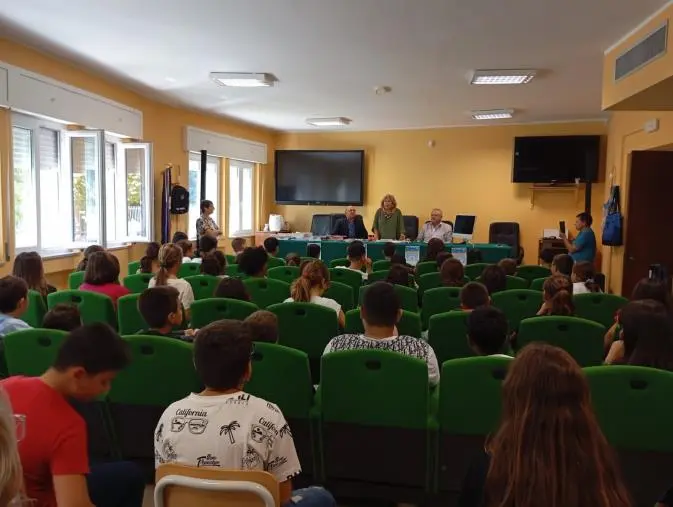 images "Zaino sospeso", nuovo materiale didattico all'Ic di Davoli dal Lions Club Squillace Cassiodoro