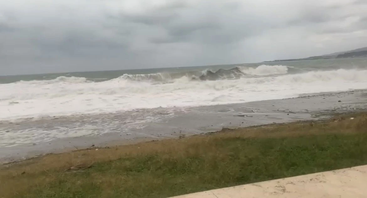 Emergenza maltempo nel Catanzarese, il mare fa la "voce grossa" (VIDEO)