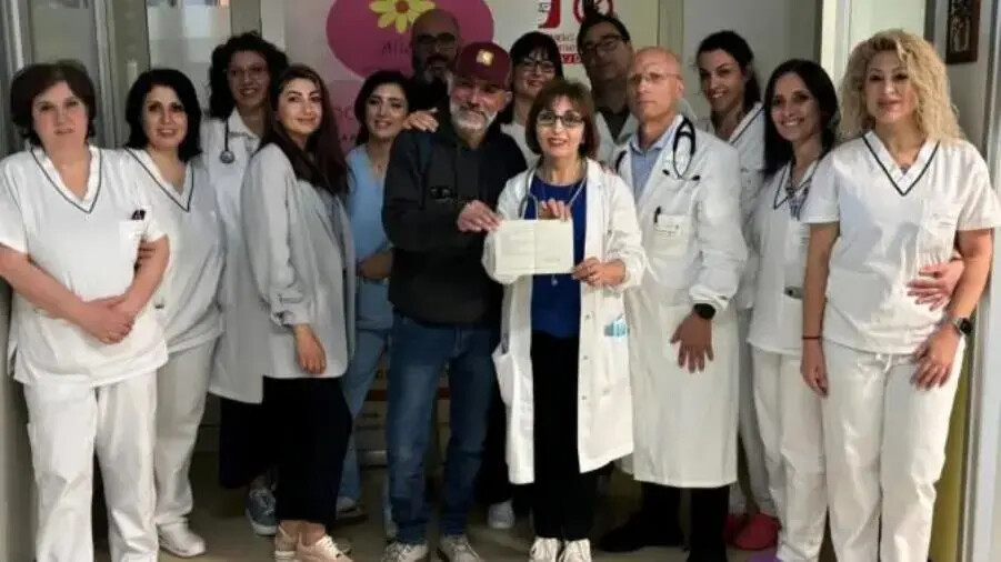 images Il Lametino Igor Colombo dona i proventi del suo libro al reparto di oncologia dell’ospedale "Giovanni Paolo II"