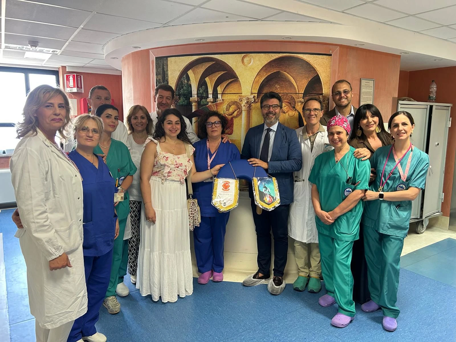 Lions Club Catanzaro Host ed il Leo Club Catanzaro Host donano speciali supporti per il parto attivo al  "Pugliese"