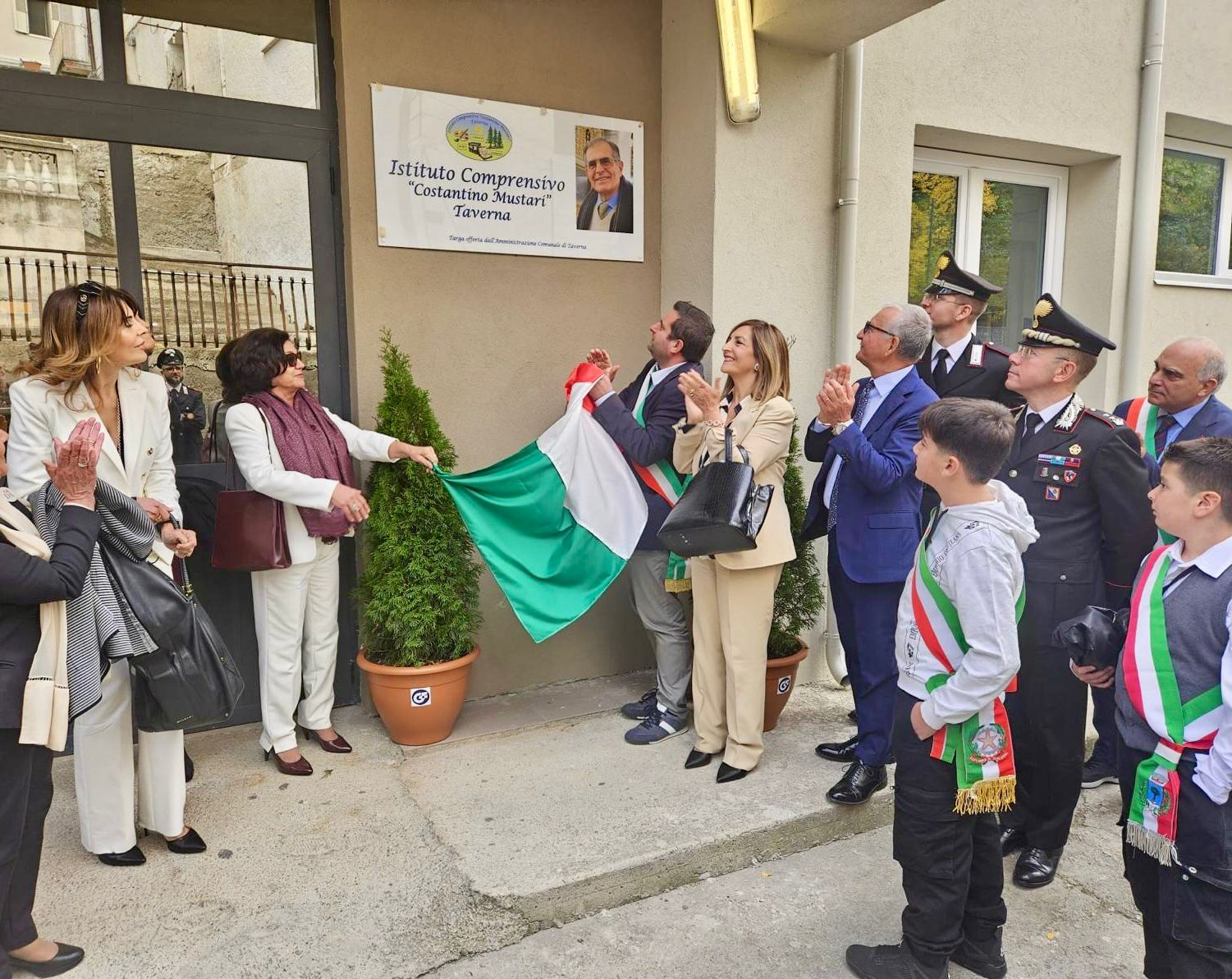 Intitolato a Costantino Mustari l’istituto comprensivo di Taverna
