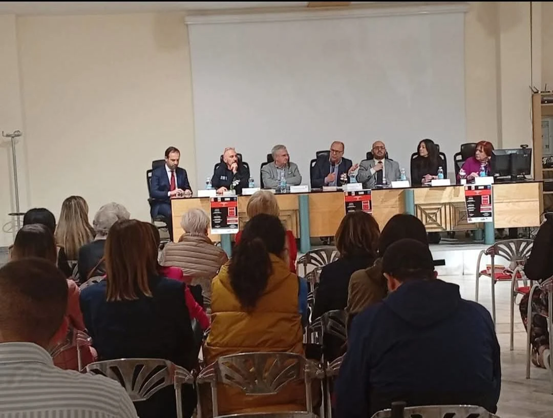 Memoria, legalità e riscatto: a Rende si chiude la rassegna “caLIBRIsi” con il coraggio di “Inferi”