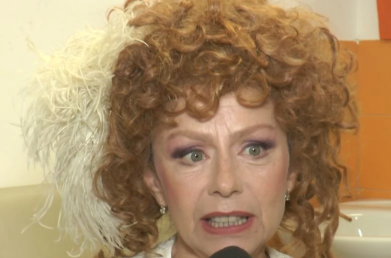 MusicAMA Calabria, "La Bisbetica Domata" oltre la farsa: Amanda Sandrelli trasforma la commedia in monito sociale