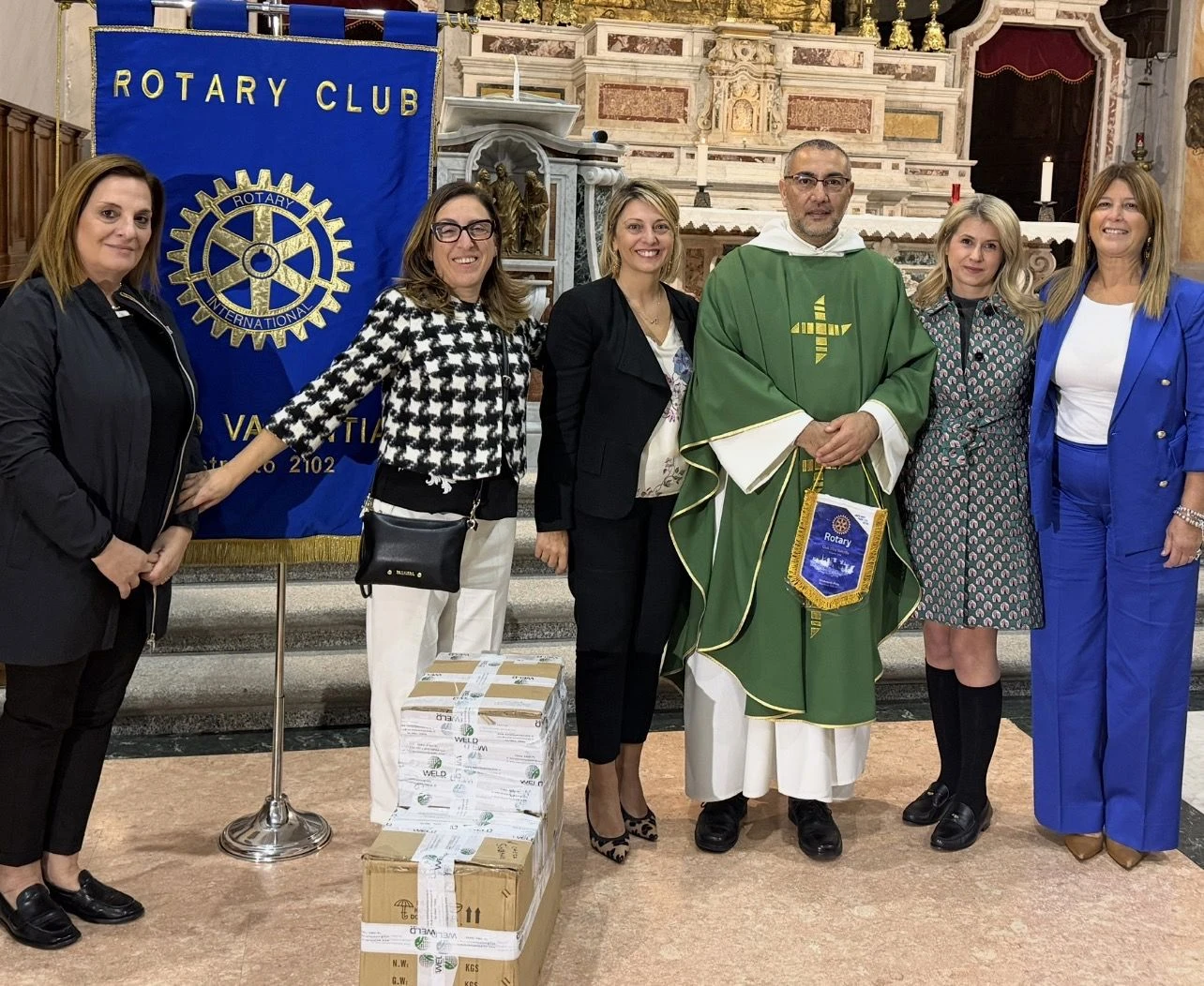 Il Rotary Club Vibo Valentia dona 14 fari per l’Antica Basilica di San Domenico a Soriano Calabro