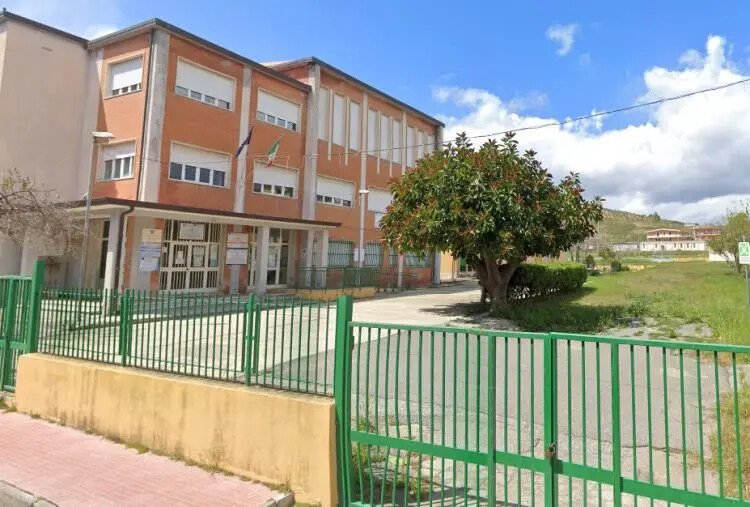 images Botricello, nuovo finanziamento per le scuole: in due anni investimenti per tre milioni di euro