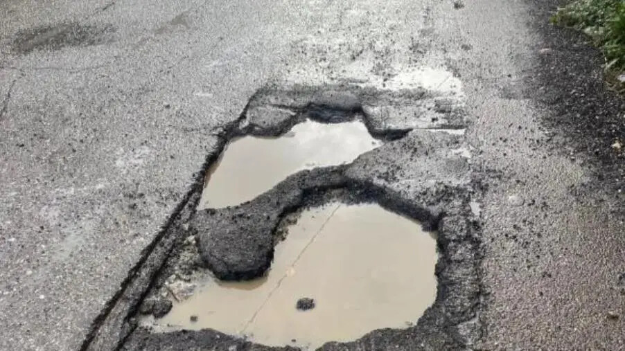 images Catanzaro, Costa: "Voragini lungo le strade di Santa Maria, Fiorita si è fermato su Corso Mazzini" 