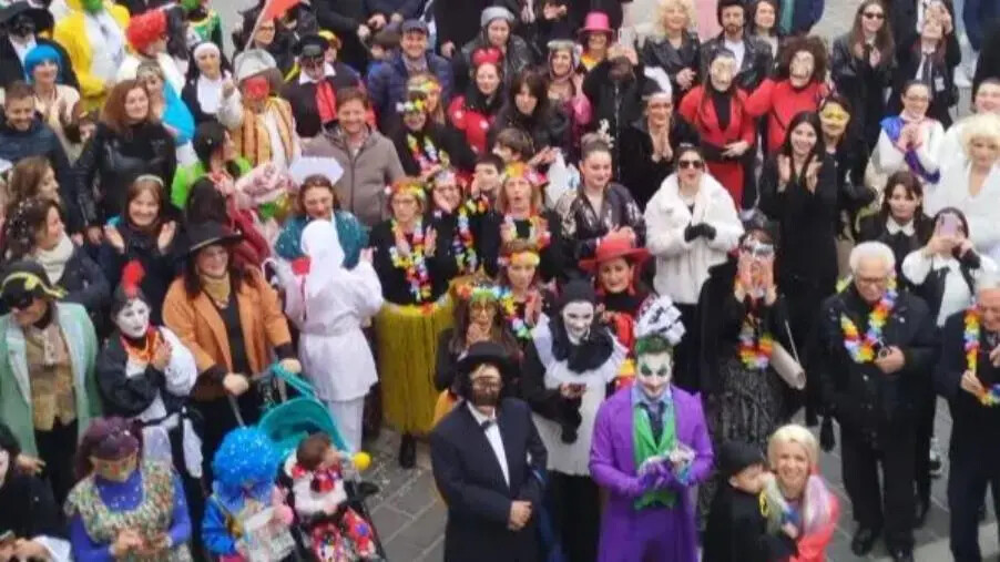 images Il Gran Carnevale di Zagarise tra majorettes, musica, balli e buffet