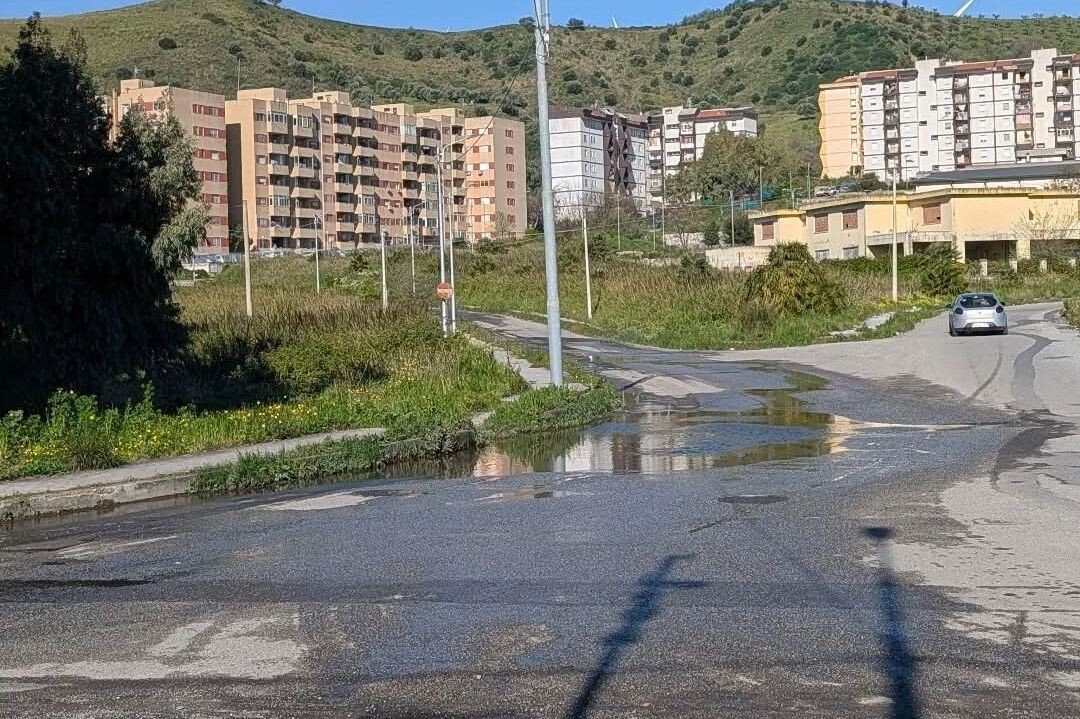 images Sversamento fogna in viale Isonzo a Catanzaro, il consigliere Veraldi: "Urge intervento da parte di Aterp"
