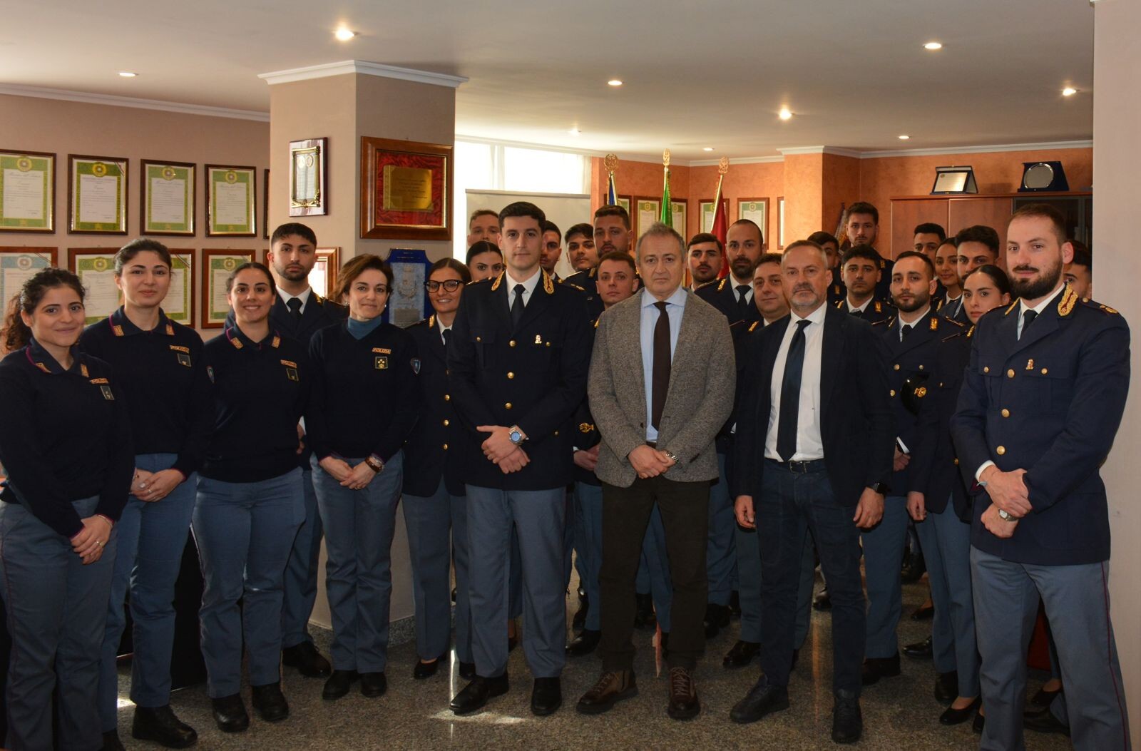 images Vibo, entrati in servizio 3 Vice ispettori e 20 nuovi Agenti della Polizia di Stato