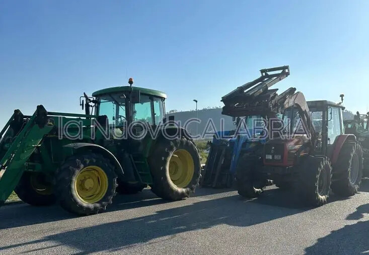 images Agricoltura, rimonta la protesta: trattori in strada a Botricello e Rosarno