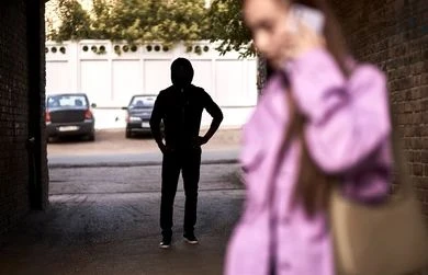 Finisce l’incubo di una commessa a Catanzaro: condannato a 3 anni il suo stalker