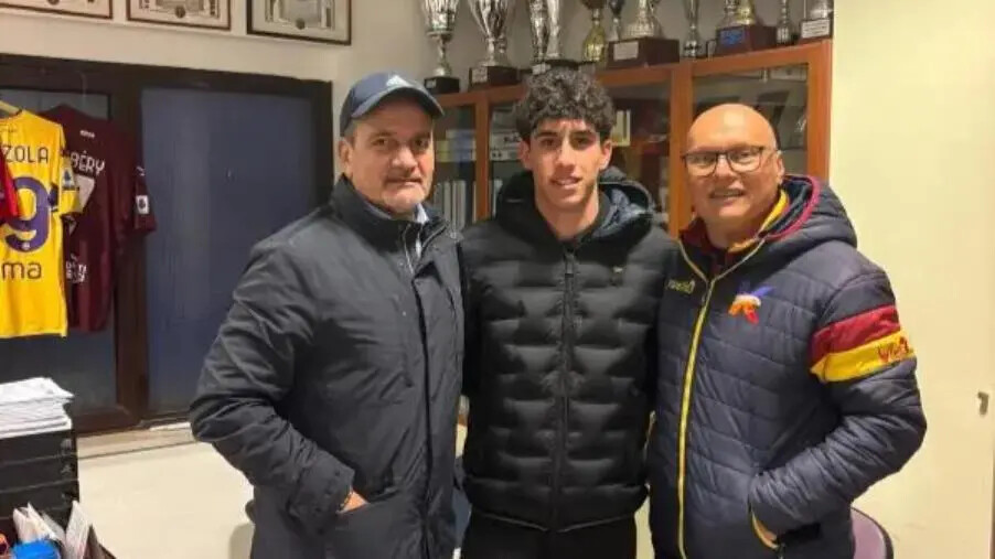 La giovane promessa della Kennedy Andrea Ciancio firma per l'Us Catanzaro 1929 images La giovane promessa della Kennedy Andrea Ciancio firma per l'Us Catanzaro 1929