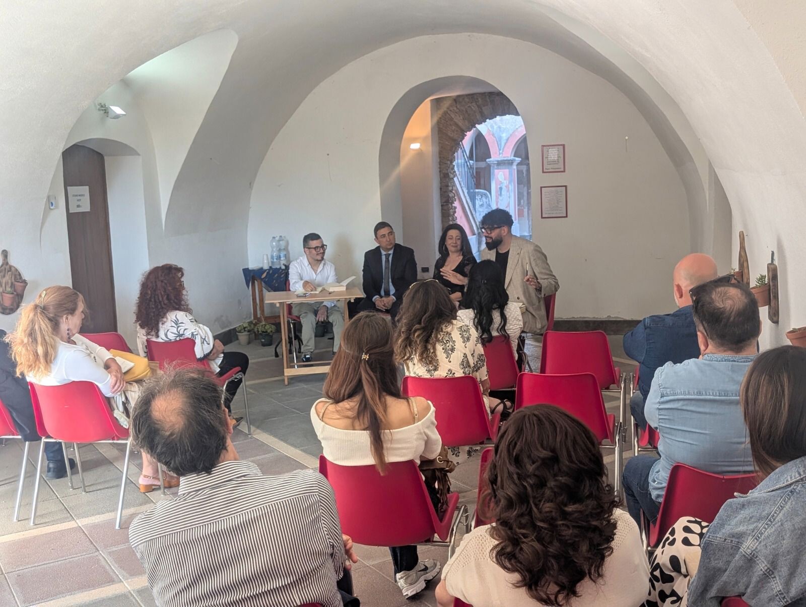 Centro Oikos, una riflessione a partire dal libro di Gennaro Ponte images Centro Oikos, una riflessione a partire dal libro di Gennaro Ponte