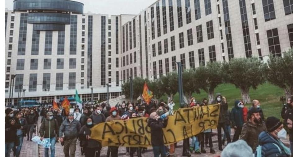 images Indagine per i cortei di Catanzaro, gli attivisti di sinistra: “Noi per una sanità pubblica, non ci fermeremo”