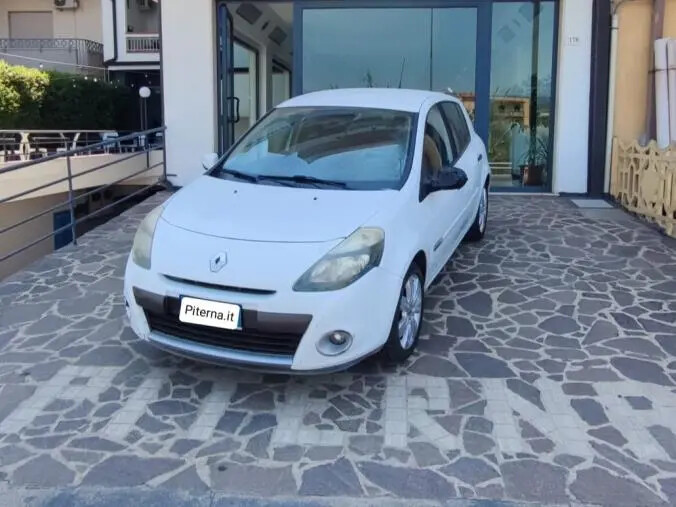 images Locri, la concessionaria Piterna dona un automezzo al Comune