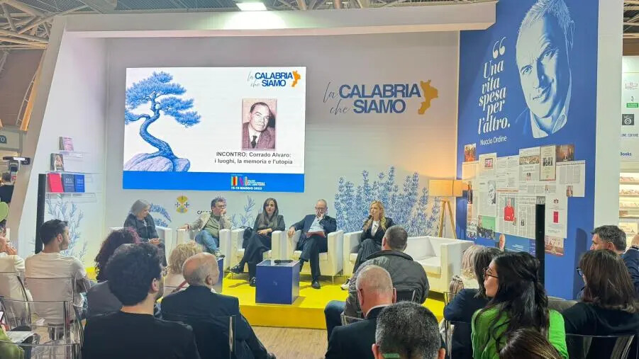 images Ultimo giorno al Salone del Libro, Capponi: “Calabria raccontata senza stereotipi, senza filtri, con autenticità”