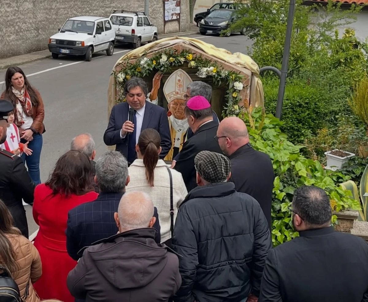 Vallefiorita, fede e comunità: svelato il dipinto di San Giovanni Paolo II