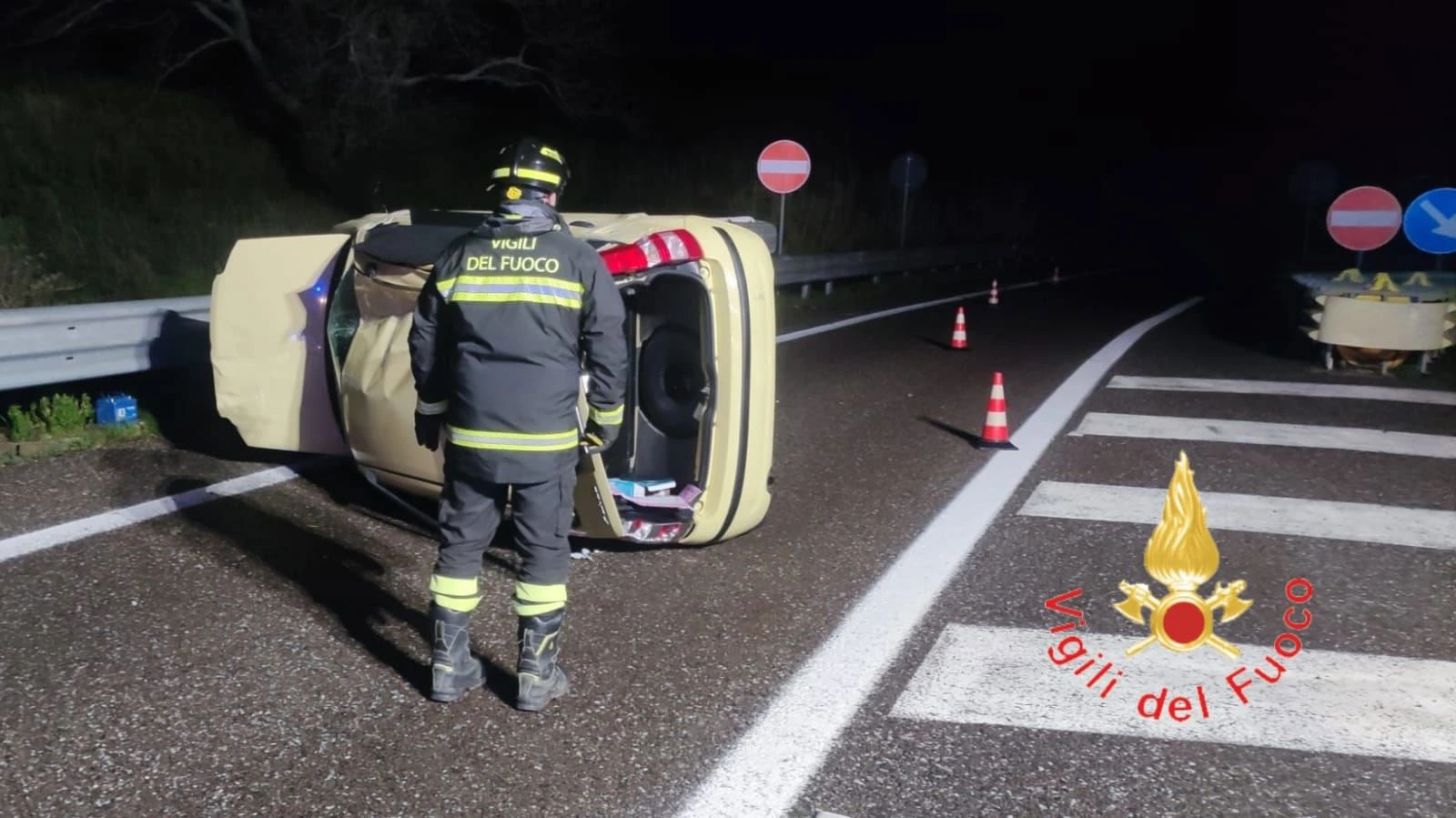 Incidente nella notte a Copanello, Fiat Panda si ribalta sulla Statale 106