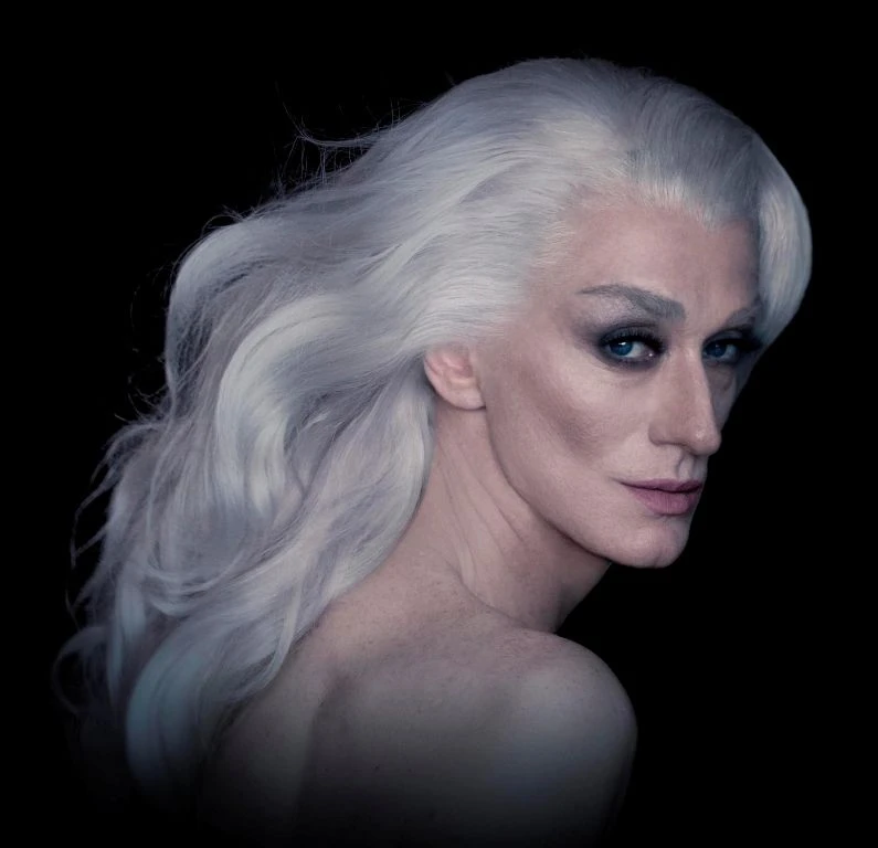 Drusilla Foer al Teatro Politeama di Catanzaro: un’icona di stile pronta a sorprendere il pubblico