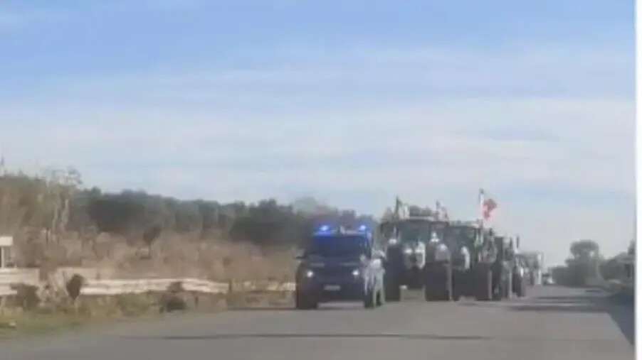 Secondo giorno di protesta dei trattori: il corteo verso la Cittadella images Secondo giorno di protesta dei trattori: il corteo verso la Cittadella