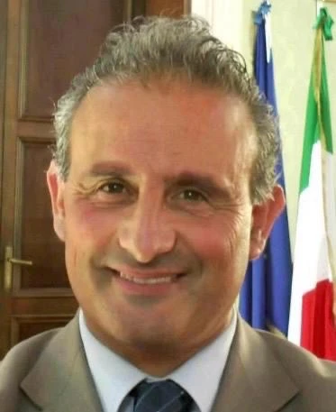 Catanzaro, l’ex assessore Mungo: “Chi governa la città?”