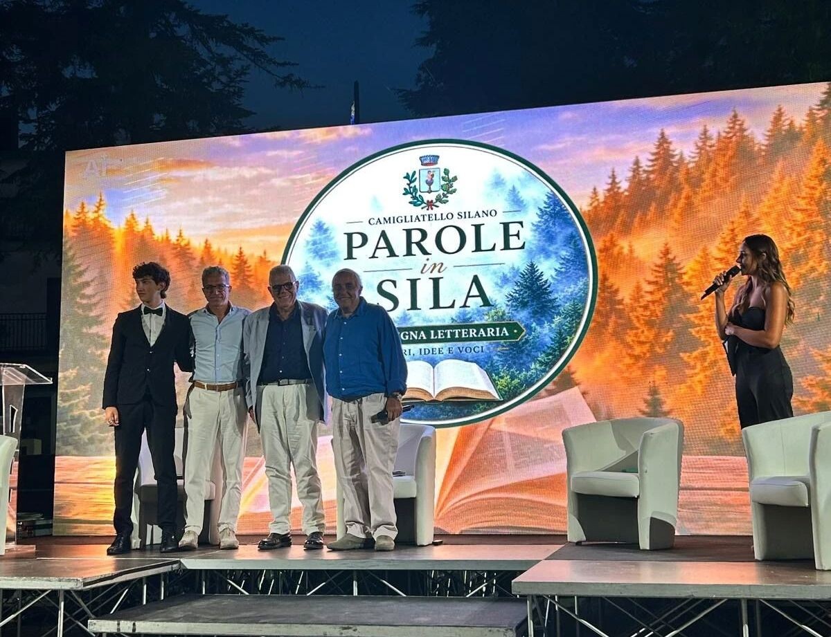 Parole in Sila, esordio da tutto esaurito: cultura e legalità conquistano Camigliatello images Parole in Sila, esordio da tutto esaurito: cultura e legalità conquistano Camigliatello
