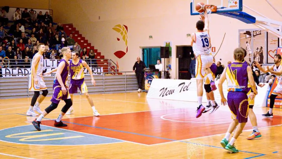 images Basket Academy sul filo della sirena fallisce il canestro del pareggio e Castanea Messina vince 