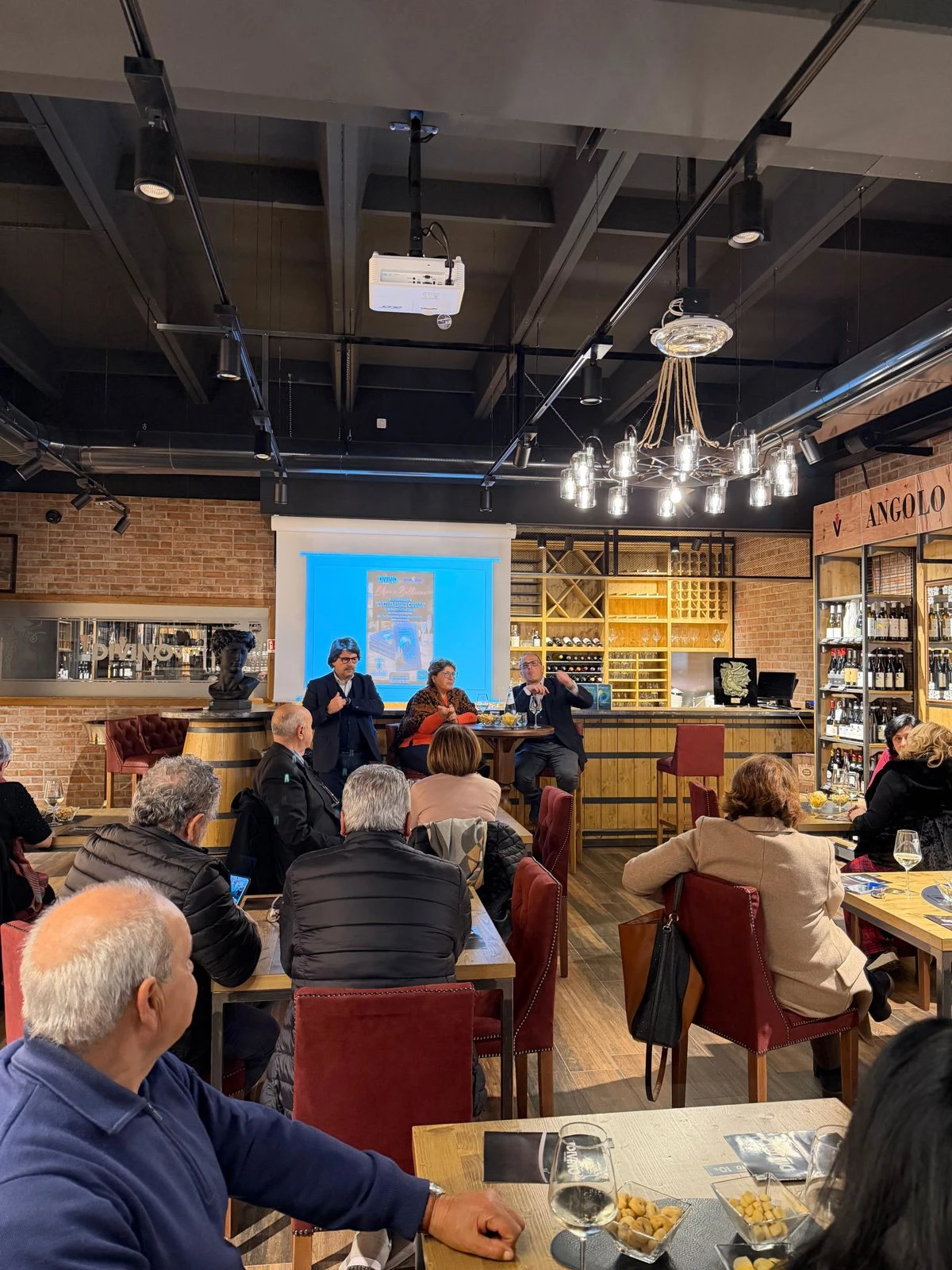 Gizzeria ha ospitato il primo appuntamento di Libri & Bollicine in Tour  