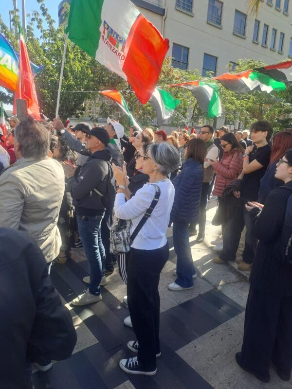 images La manifestazione per la Pace nel Capoluogo. Carla Rotundo: "Una risposta significativa dei giovani catanzaresi" 
