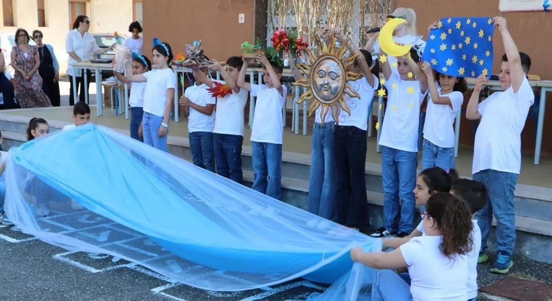 La Primaria di Calabricata celebra la Giornata del Gioco UNICEF con una festa di tradizione, musica e solidarietà