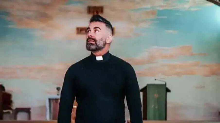 images Il prete più seguito d’Italia arriva a Paola: Don Cosimo racconta San Francesco in diretta su Rai 2