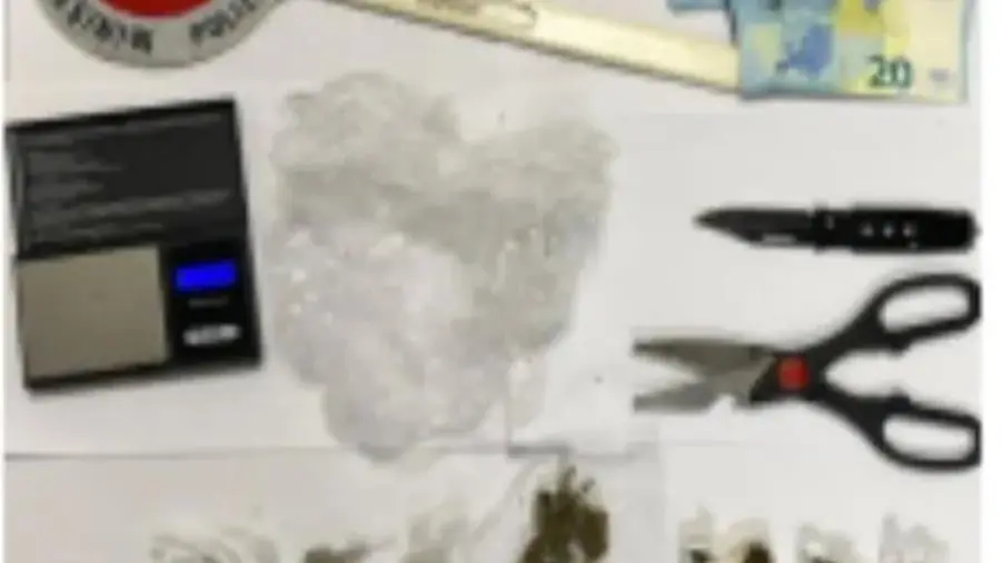 Crotone, detenevano droga: 2 giovani denunciati  images Crotone, detenevano droga: 2 giovani denunciati
