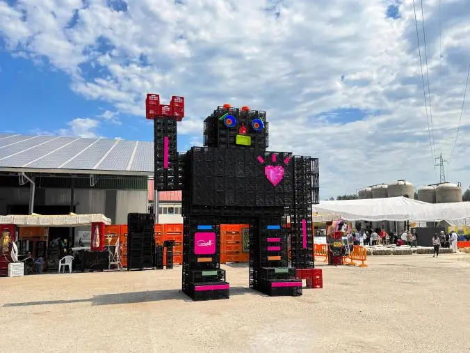 All'Agrifest di Taurianova arriva Rafael, il robot di 7 metri dell'artista Sirelli images All'Agrifest di Taurianova arriva Rafael, il robot di 7 metri dell'artista Sirelli