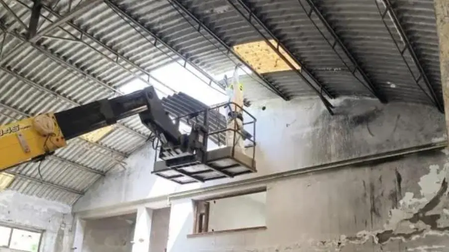 images Capannoni utilizzati abusivamente a via Lucrezia della Valle, Costanzo: "Iniziati i lavori di risanamento" 