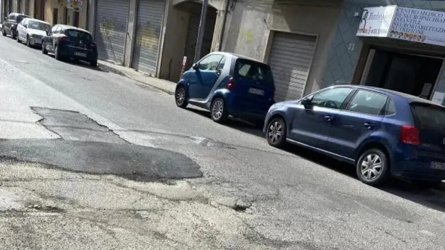 Catanzaro, Costa: "A Santa Maria anche le buche vengono discriminate" images Catanzaro, Costa: "A Santa Maria anche le buche vengono discriminate"