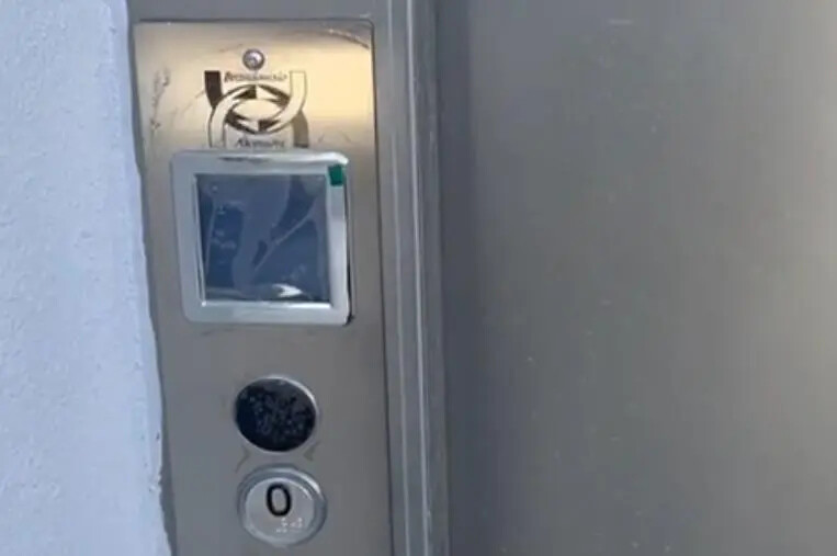 images Catanzaro, inaugurato il sovrappasso ma gli ascensori non funzionano: la denuncia di Veraldi