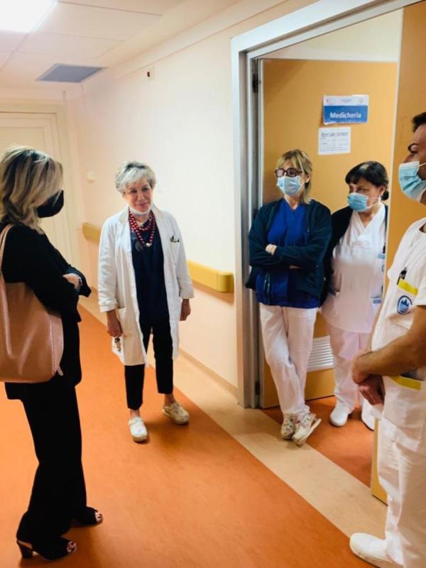 Catanzaro. Visita della senatrice Vono nel reparto di Psichiatria  images Catanzaro. Visita della senatrice Vono nel reparto di Psichiatria