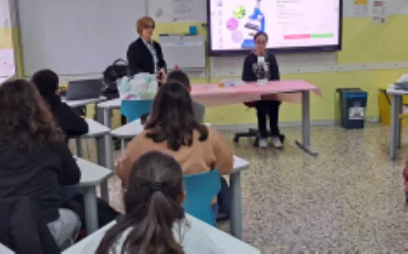 images A Sellia Marina giovani scienziati al lavoro con il progetto 'YES STEM' 