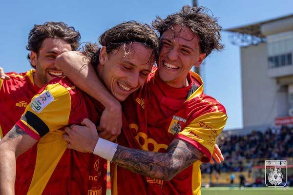 images Aquile al "Renzo Barbera" senza tifosi giallorossi residenti nella provincia di Catanzaro