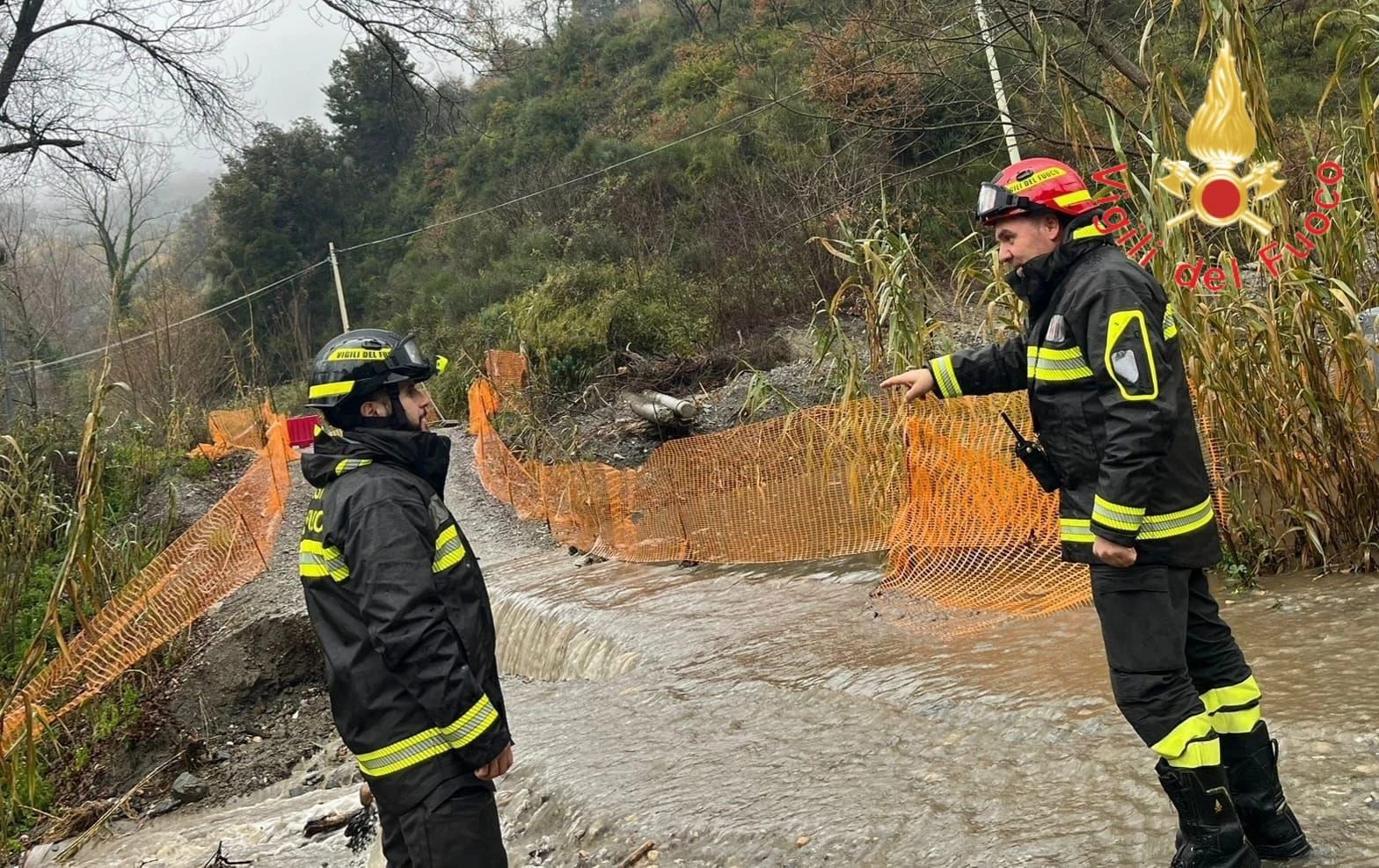 Maltempo, evacuazioni e smottamenti nel Catanzarese: vigili del fuoco al lavoro 