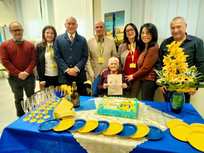 Poste festeggia i 100 anni di Serafina Tagliaferri: la nonna “smart” di Corigliano Rossano
images Poste festeggia i 100 anni di Serafina Tagliaferri: la nonna “smart” di Corigliano Rossano