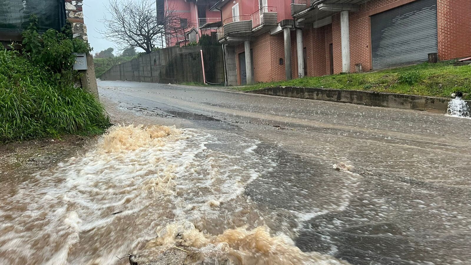 images Maltempo, a Chiaravalle strade come fiumi