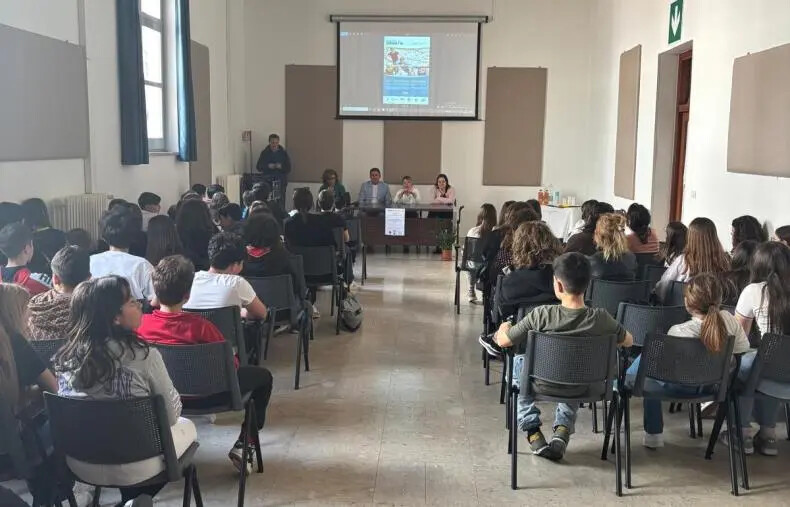 Catanzaro, Il Rotary in Azione contro l'Obesità Infantile nelle Scuole images Catanzaro, Il Rotary in Azione contro l'Obesità Infantile nelle Scuole