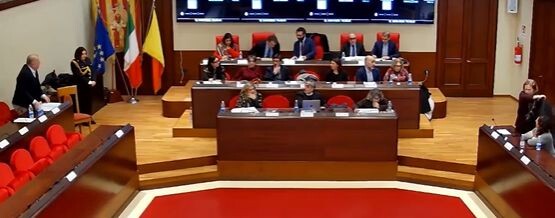 images Consiglio comunale Catanzaro, scontro in Aula Rossa: Costanzo scatenato e Fiorita annuncia la querela