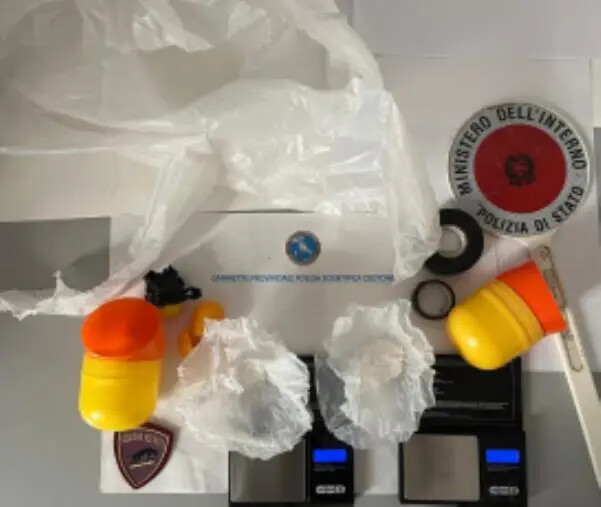 images Crotone, droga negli ovetti di plastica: 40enne arrestato