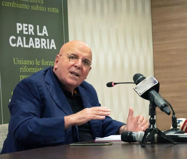 Regionali. Oliverio: "Resto in campo per contrastare la deriva negativa di Pd e centrosinistra" images Regionali. Oliverio: "Resto in campo per contrastare la deriva negativa di Pd e centrosinistra"