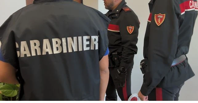 Lamezia, 24enne trovato con hashish in casa mentre era ai domiciliari: arrestato 