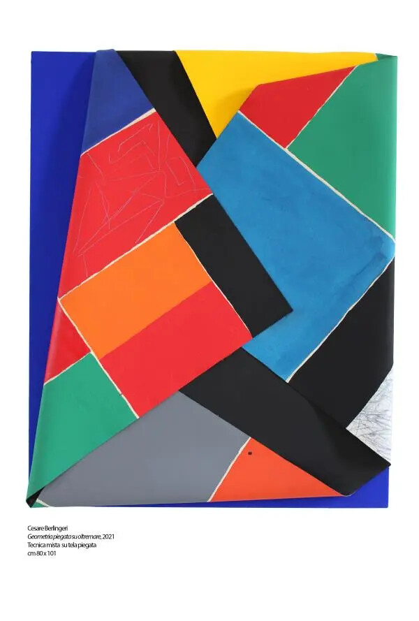 images "Luce e colore tra le pieghe" di Cesare Berlingeri in mostra alla Banca Montepaone a Catanzaro