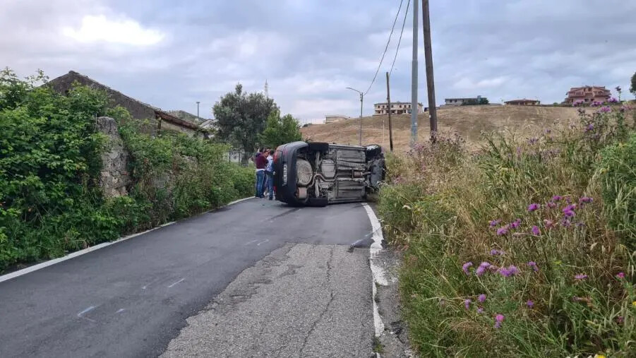 Contrada Guglia, i residenti protestano: "Strada troppo stretta e pericolosa, servono interventi urgenti" images Contrada Guglia, i residenti protestano: "Strada troppo stretta e pericolosa, servono interventi urgenti"